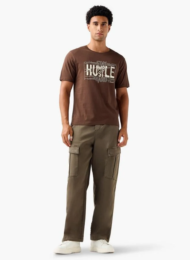 سبلاش فيڤ تيشيرت رجالي بقصة عادية ورقبة دائرية وأكمام قصيرة وطبعة شعار